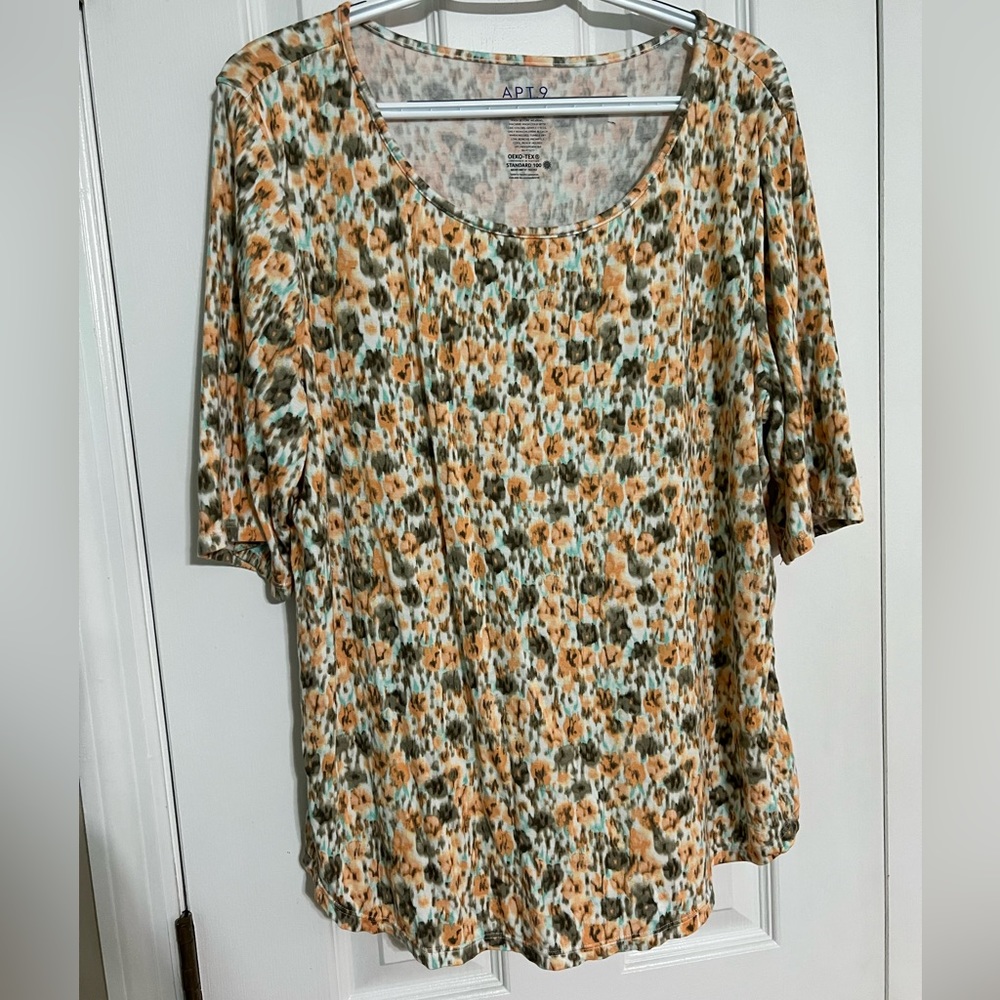 Womens APT 9 floral top